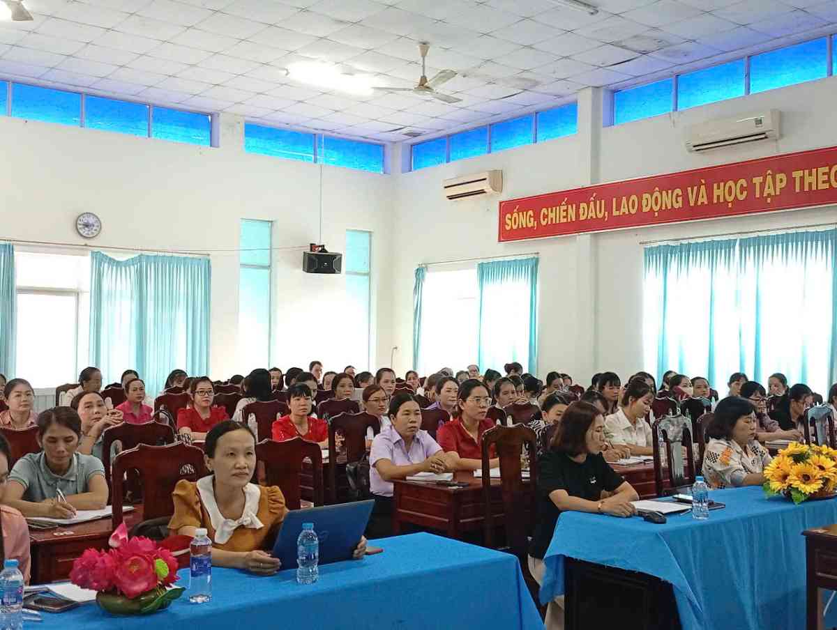 2. Quang cảnh buổi tập huấn